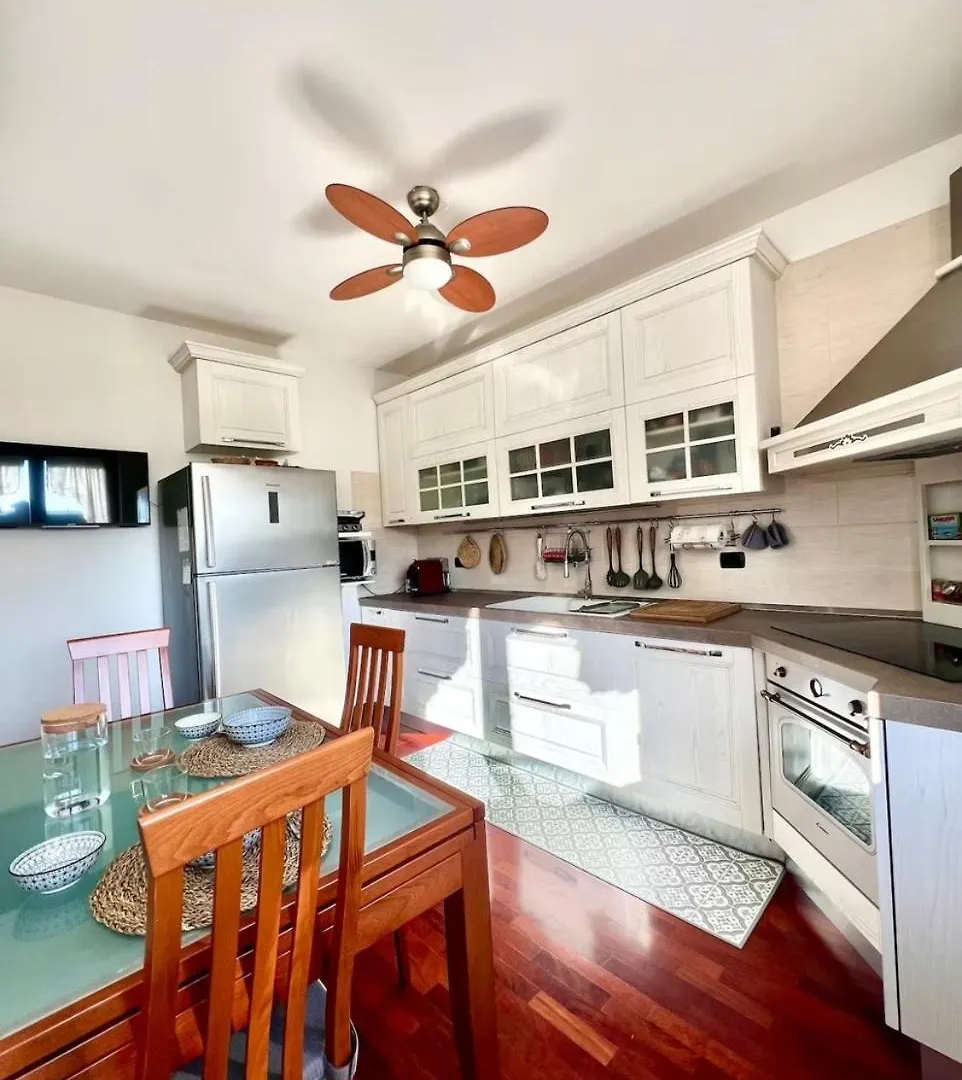 Cozy Apartment In Milán